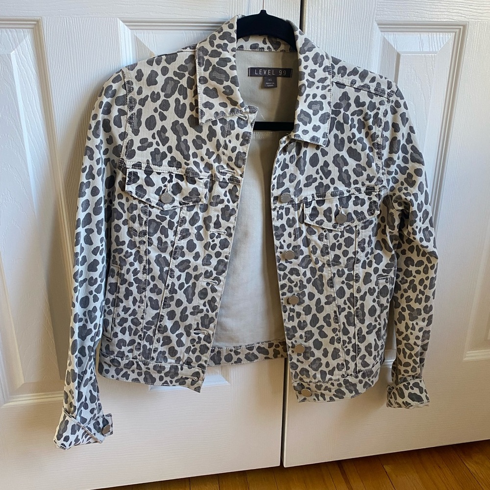 Level 99-XS animal print denim jacket!